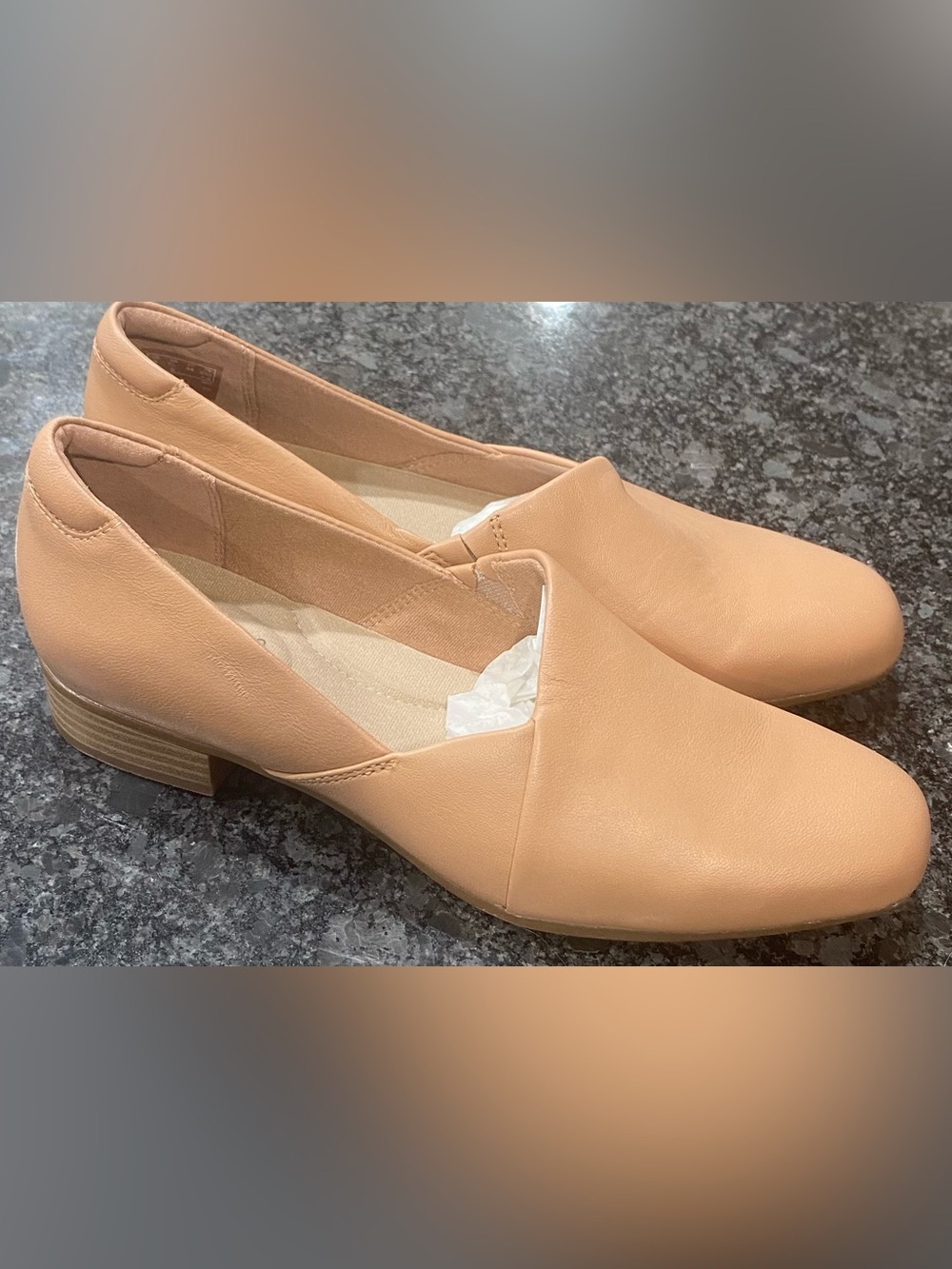 Classic Clark’s Women's Slip-On Loafers in Nude size 7.5